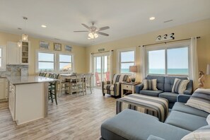 Televisión de pantalla plana, reproductor de DVD y libros 