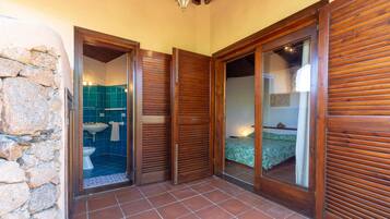 1 bedroom, bed sheets