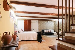 1 bedroom, iron/ironing board, free WiFi, bed sheets - Extravagant Holiday Home "Pinnetta Sarda" with Wi-Fi, Air Conditioning and Garden (Codrongianos)