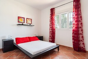 2 slaapkamers, een strijkplank/strijkijzer, gratis wifi, beddengoed