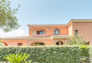 Exterior - Spacious Garden and Quiet Location – Villetta Olivastro (San Teodoro)