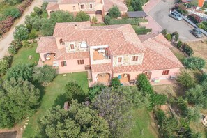 Exterior - Spacious Garden and Quiet Location – Villetta Olivastro (San Teodoro)