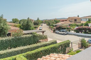 Property grounds - Spacious Garden and Quiet Location – Villetta Olivastro (San Teodoro)