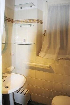 Shower, free toiletries, towels - Apartment with sea view - Seccheto Mare (Seccheto (LI))