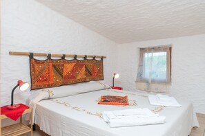2 slaapkamers, een strijkplank/strijkijzer, beddengoed