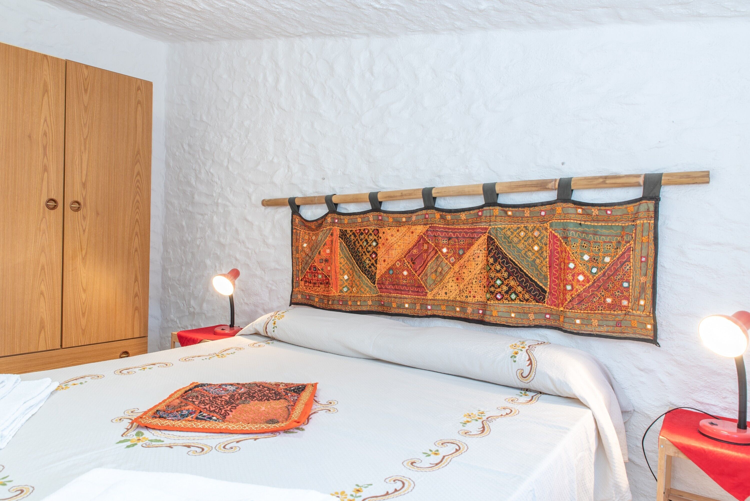 2 slaapkamers, een strijkplank/strijkijzer, beddengoed