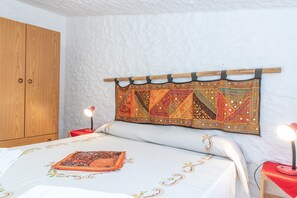 2 chambres, fer et planche à repasser, literie fournie