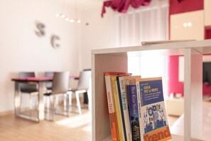 Dining - Centrally located near the city park and with Wi-Fi - Casa Vacanze Porto Torres (Porto Torres)