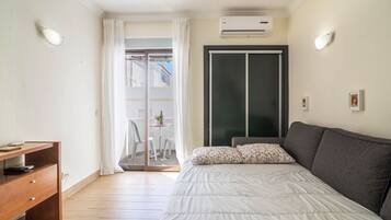 1 bedroom, free WiFi, bed sheets