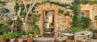 Charming Vacation Home “Tipica casa a San Pantaleo“ in Central Location with Balcony