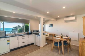House | In-room dining - D&J's Secret Hideaway (Paraparaumu)