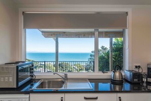 House | Private kitchen | Fridge, microwave, dishwasher, coffee/tea maker - D&J's Secret Hideaway (Paraparaumu)