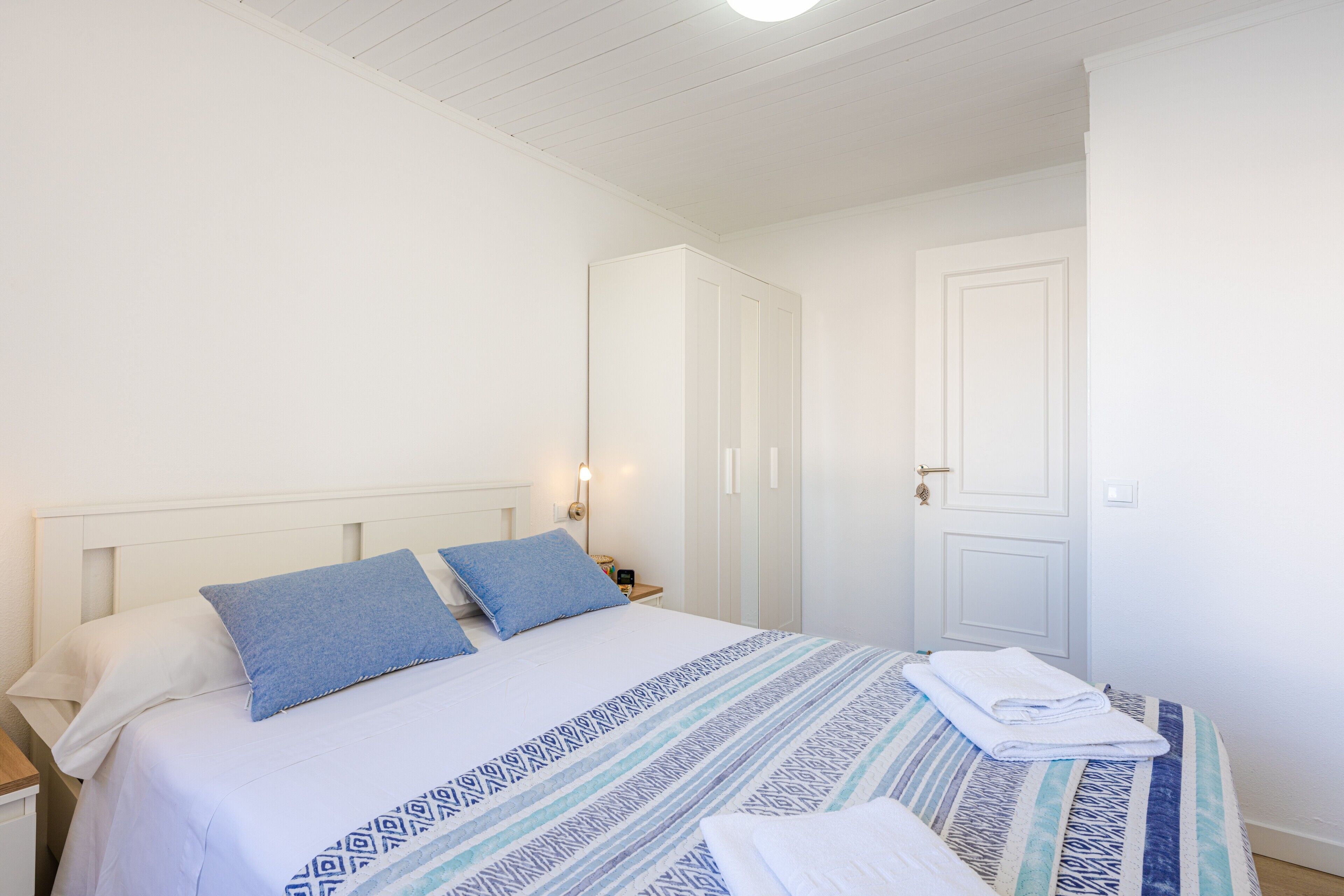 2 dormitorios, tabla de planchar con plancha, wifi gratis y ropa de cama