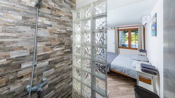 2 chambres, fer et planche Ă repasser, Wi-Fi gratuit, draps fournis