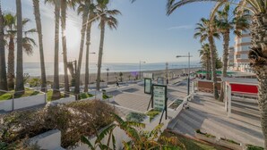 A coastal promenade with palm trees, a boardwalk, and a view of the sea. - Fantastic Apartment With Sea View, Mountain View, Wi-Fi, Shared Pool & Terrace (TORROX)