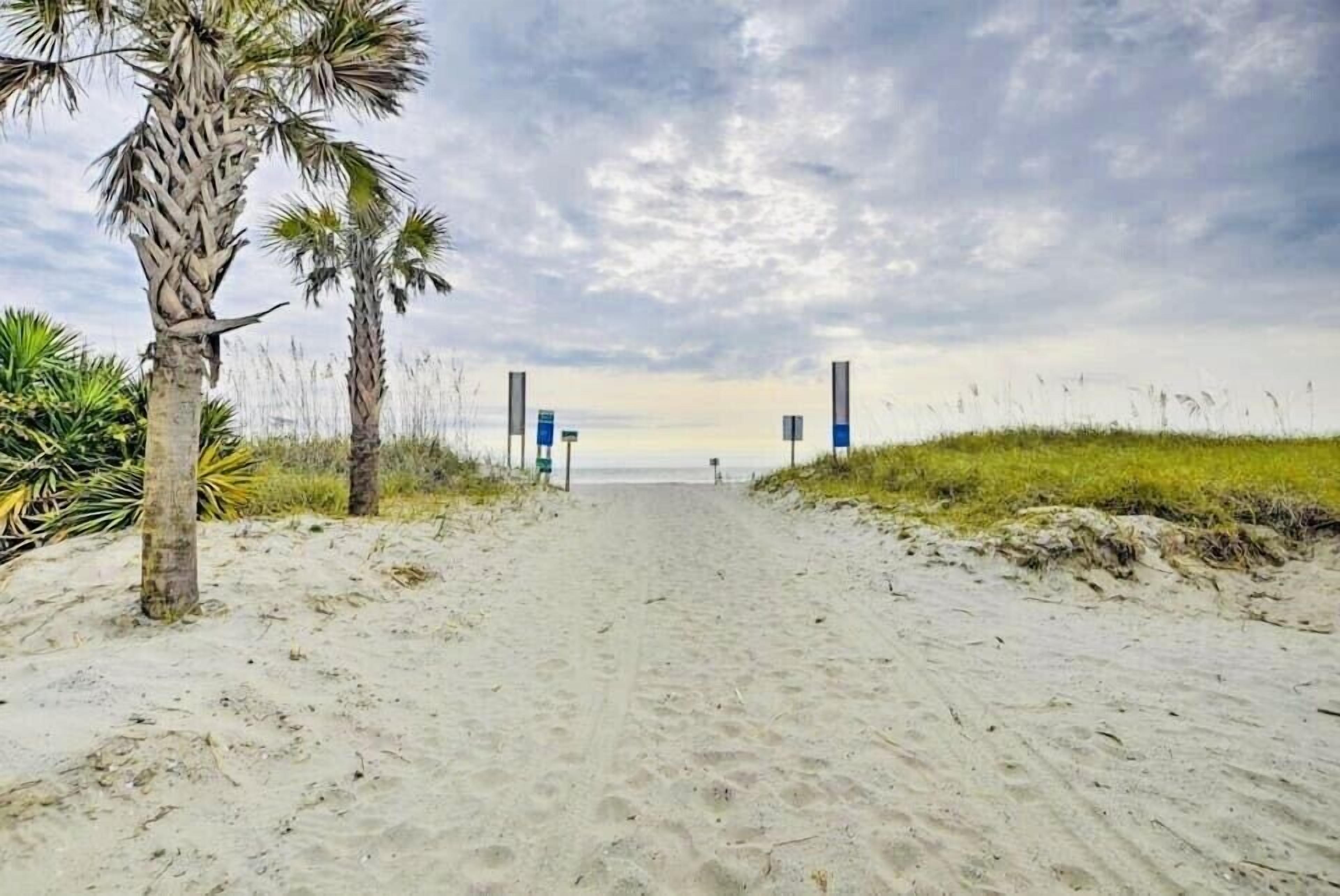 Beach nearby, sun loungers, beach towels