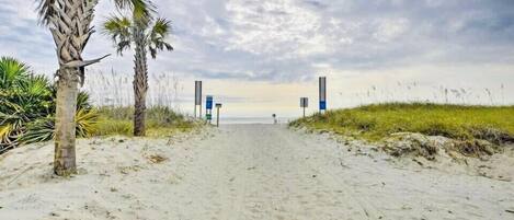 Beach nearby, sun loungers, beach towels