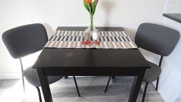 Deluxe Apartment | In-room dining