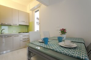 Dining - Modern apartment on the lake (Torri del Benaco)