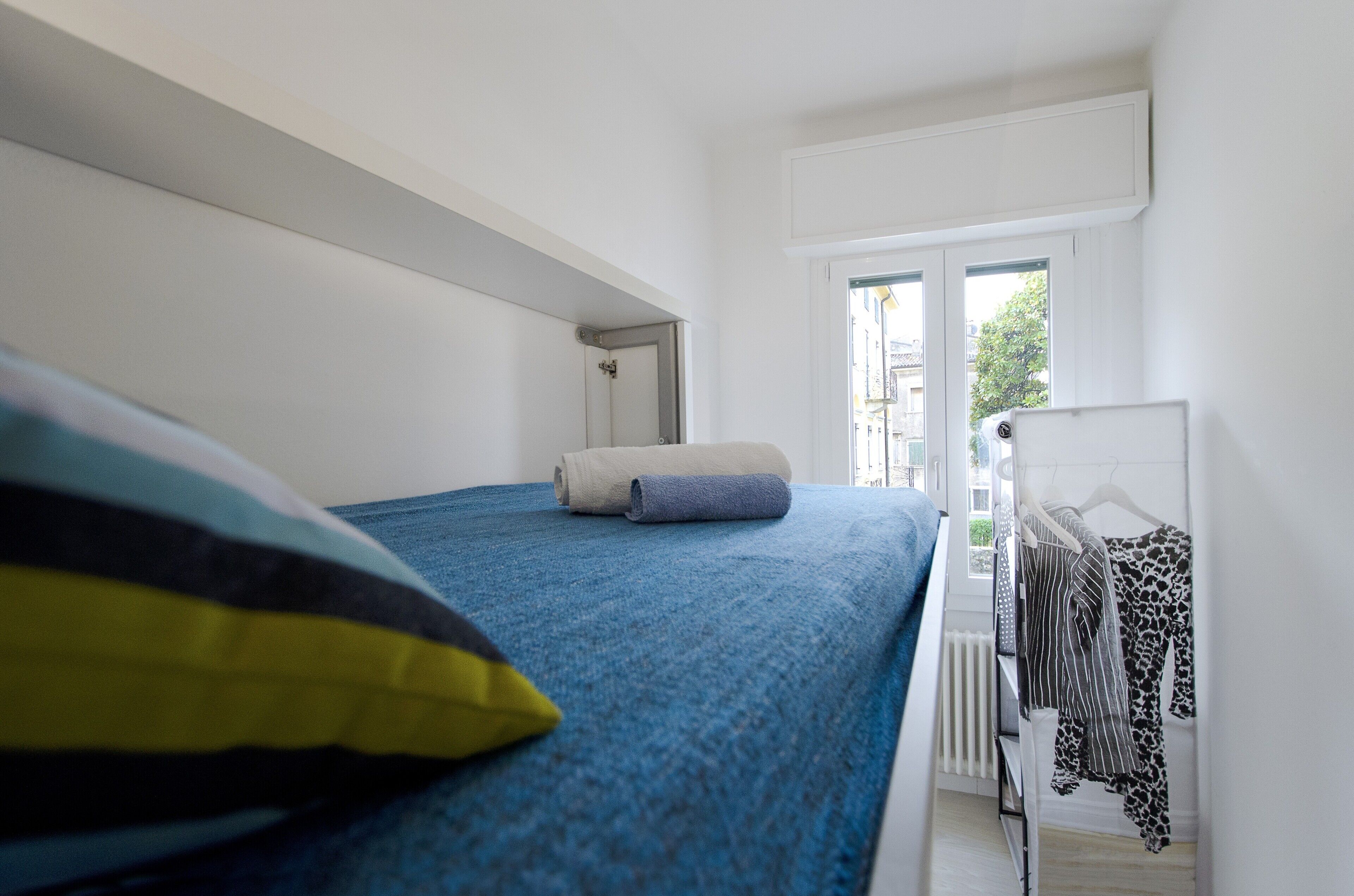 2 bedrooms, iron/ironing board, bed sheets