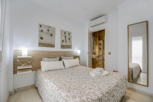 1 bedroom, iron/ironing board, free WiFi, bed sheets