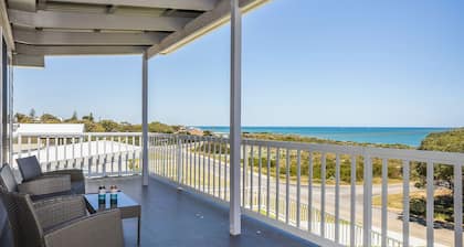 Seaclusion Cottage - Modern renovated beach house