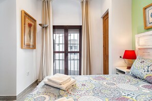 1 bedroom, bed sheets - Modern Apartment "Girasol" in Great Location with Air Conditioning & Terrace (Vejer de la frontera)