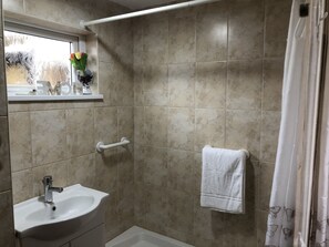 Comfort Apartment, 2 Bedrooms | Bathroom | Free toiletries, hair dryer, towels, soap - B'ham NEC HS2 (Birmingham)