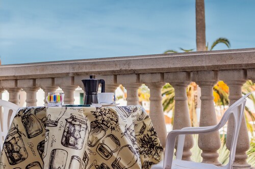 Merveilleux appartement avec terrasse, piscine et Wi-Fi