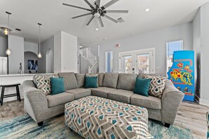 Smart TV, fireplace - New Private Pool. Fantastic Location in Destin. (Destin)