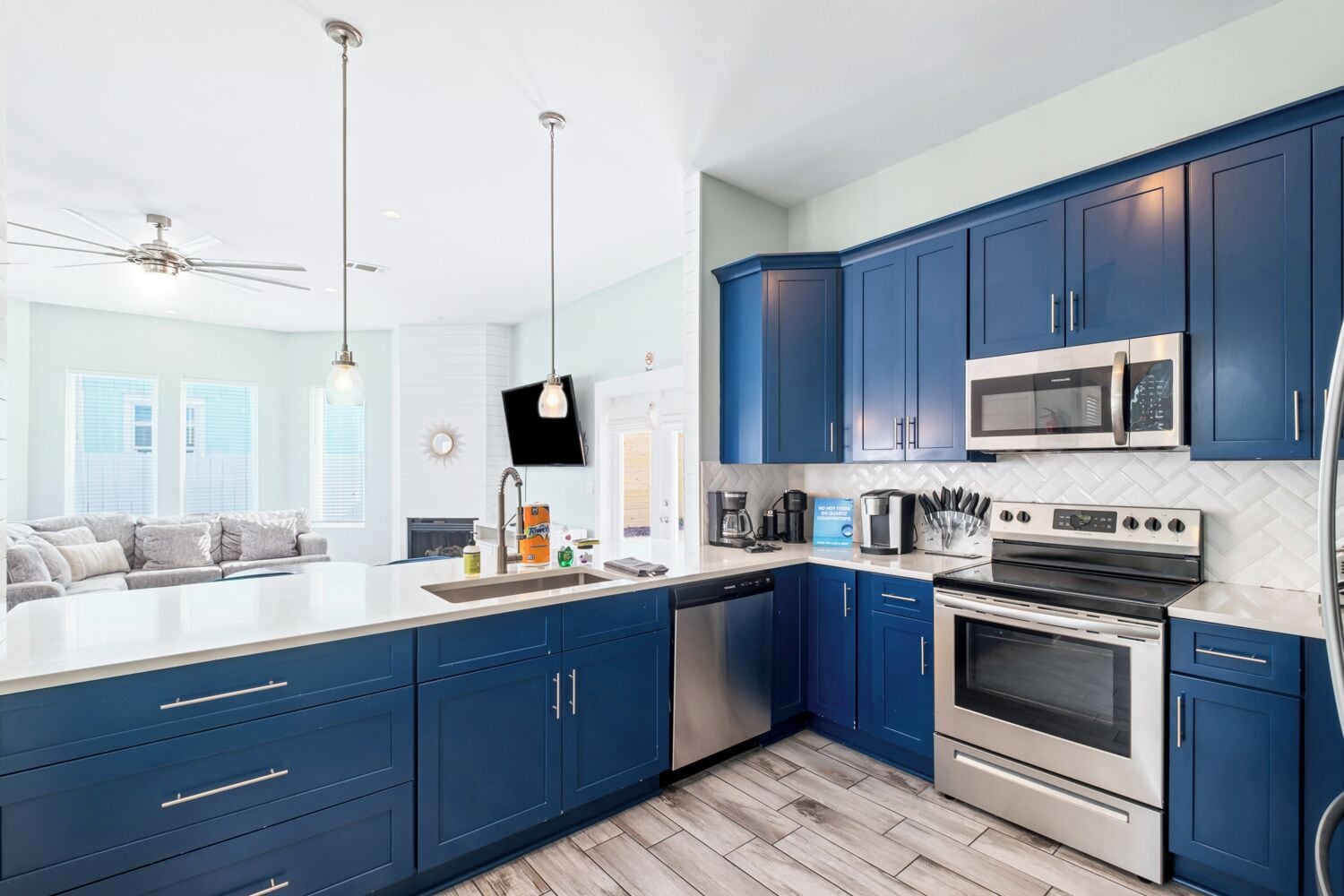 雪櫃、微波爐、焗爐、爐具