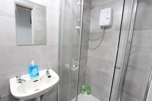 免费洗浴用品、吹风机、毛巾