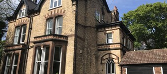 Stor leilighet nær sentrum og Lark Lane