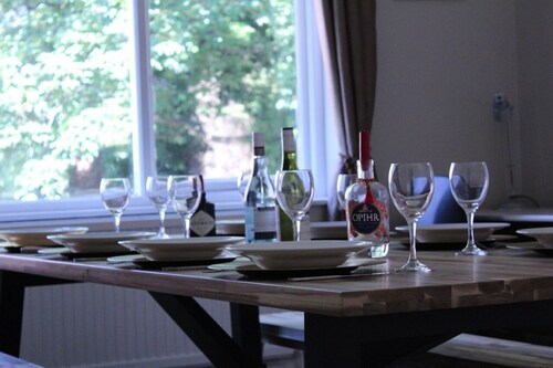 3 bedroom 1st floor apartment with garden close to Lark Lane and city centre