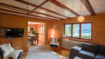 TV, fireplace, stereo