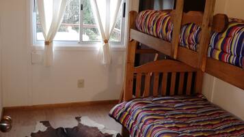 2 bedrooms, bed sheets