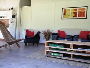 TV, fireplace, stereo