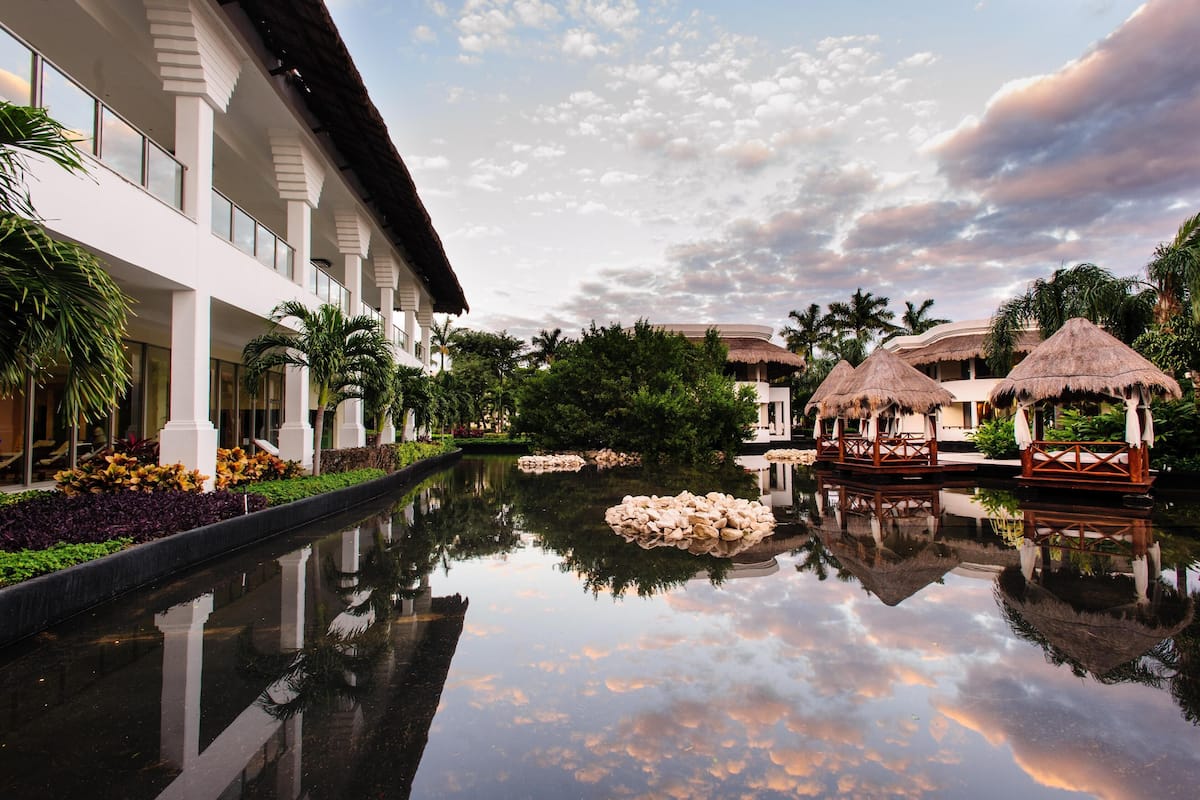 Suite with Bathtub and Outdoor Shower | 1 bedroom, free minibar, in-room safe, desk