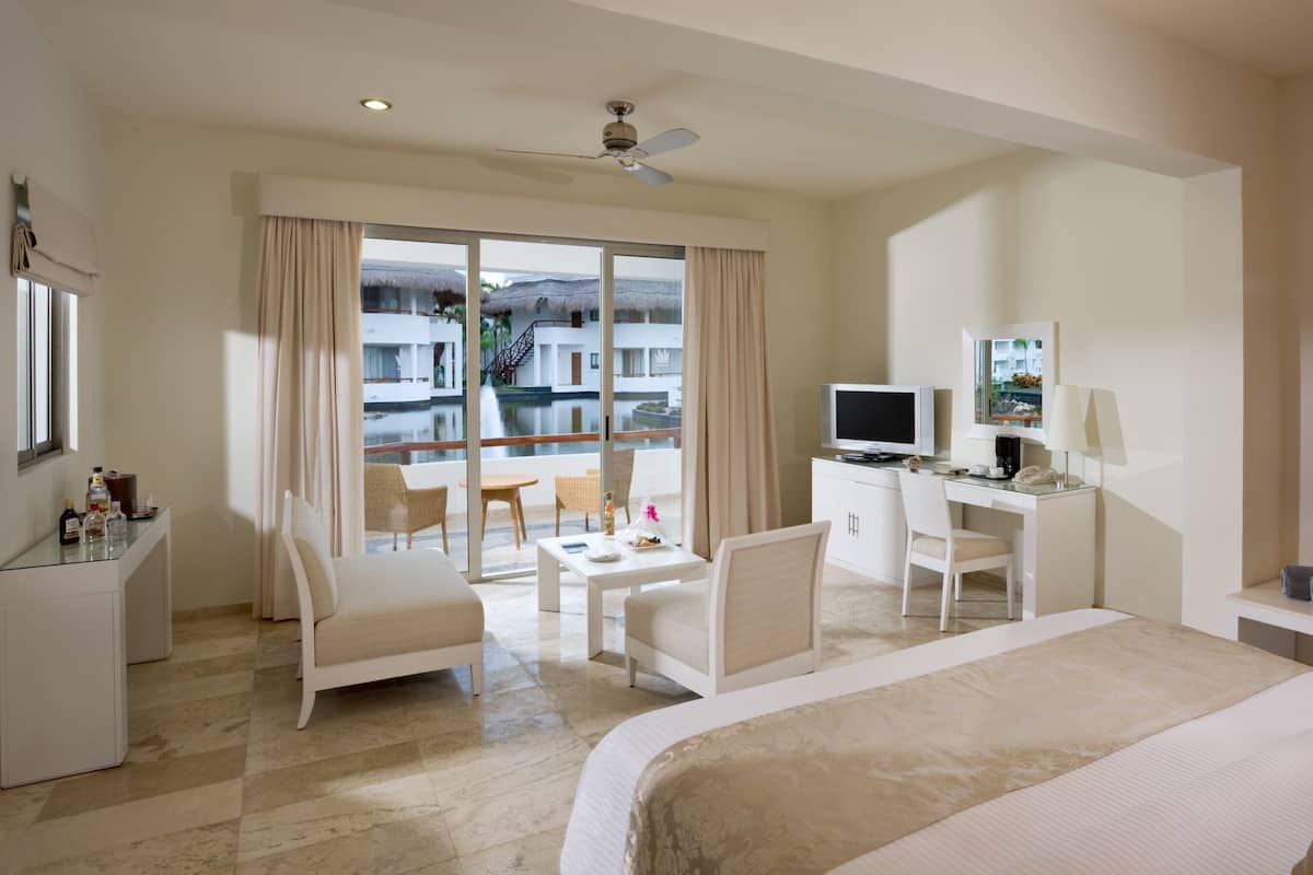 Suite with Bathtub and Outdoor Shower | 1 Schlafzimmer, kostenlose Minibar, Zimmersafe, Schreibtisch