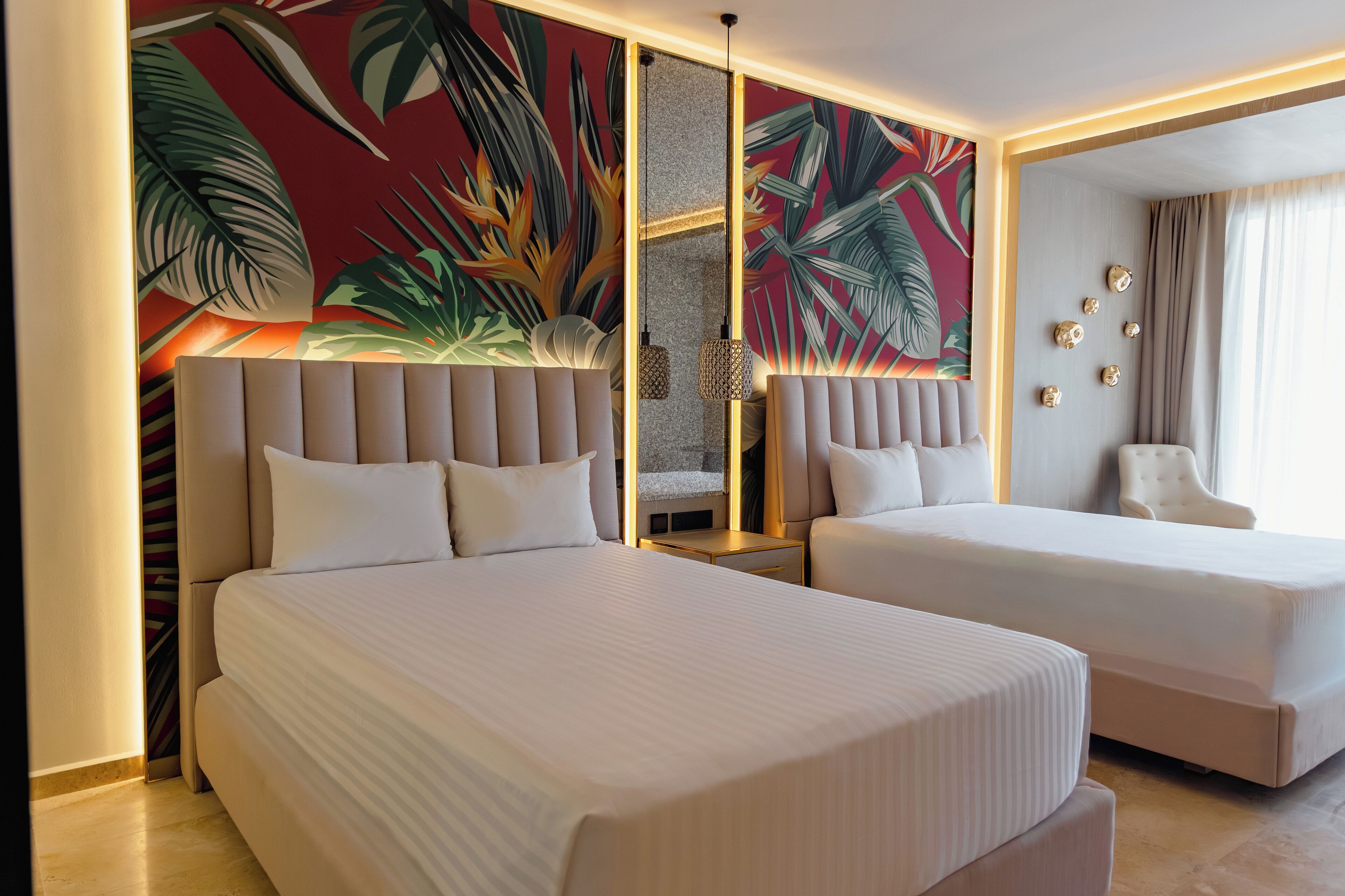 Deluxe Suite, Pool Access (with Bathtub, Pool View) | Free minibar, in-room safe, desk, blackout curtains