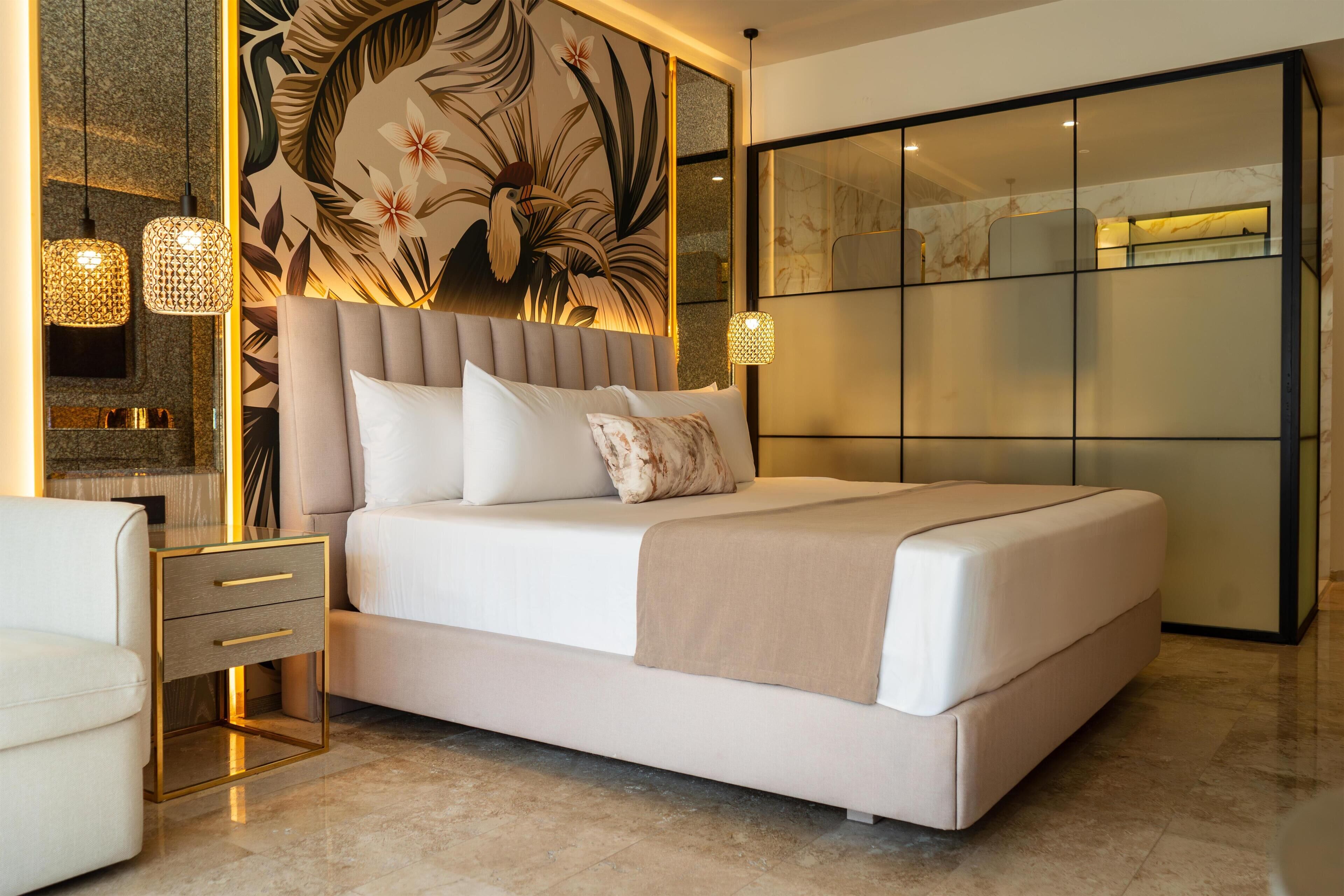 Deluxe Suite, Garden View | Free minibar, in-room safe, desk, blackout curtains