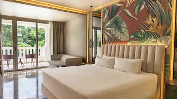 Minibar con artículos gratuitos y caja de seguridad en la habitación