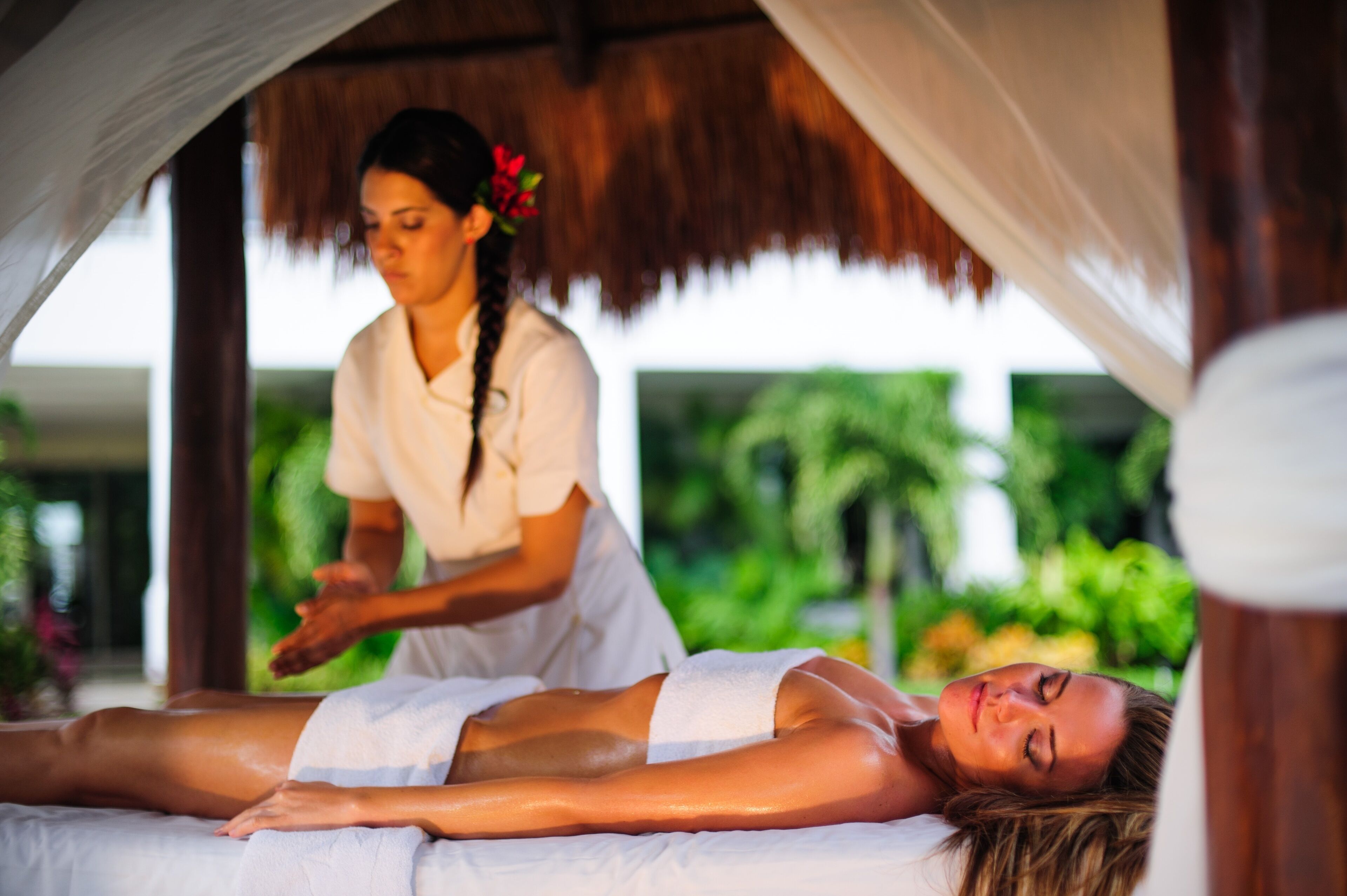 Behandelingskamers voor koppels, een sauna, een bubbelbad, een stoombad