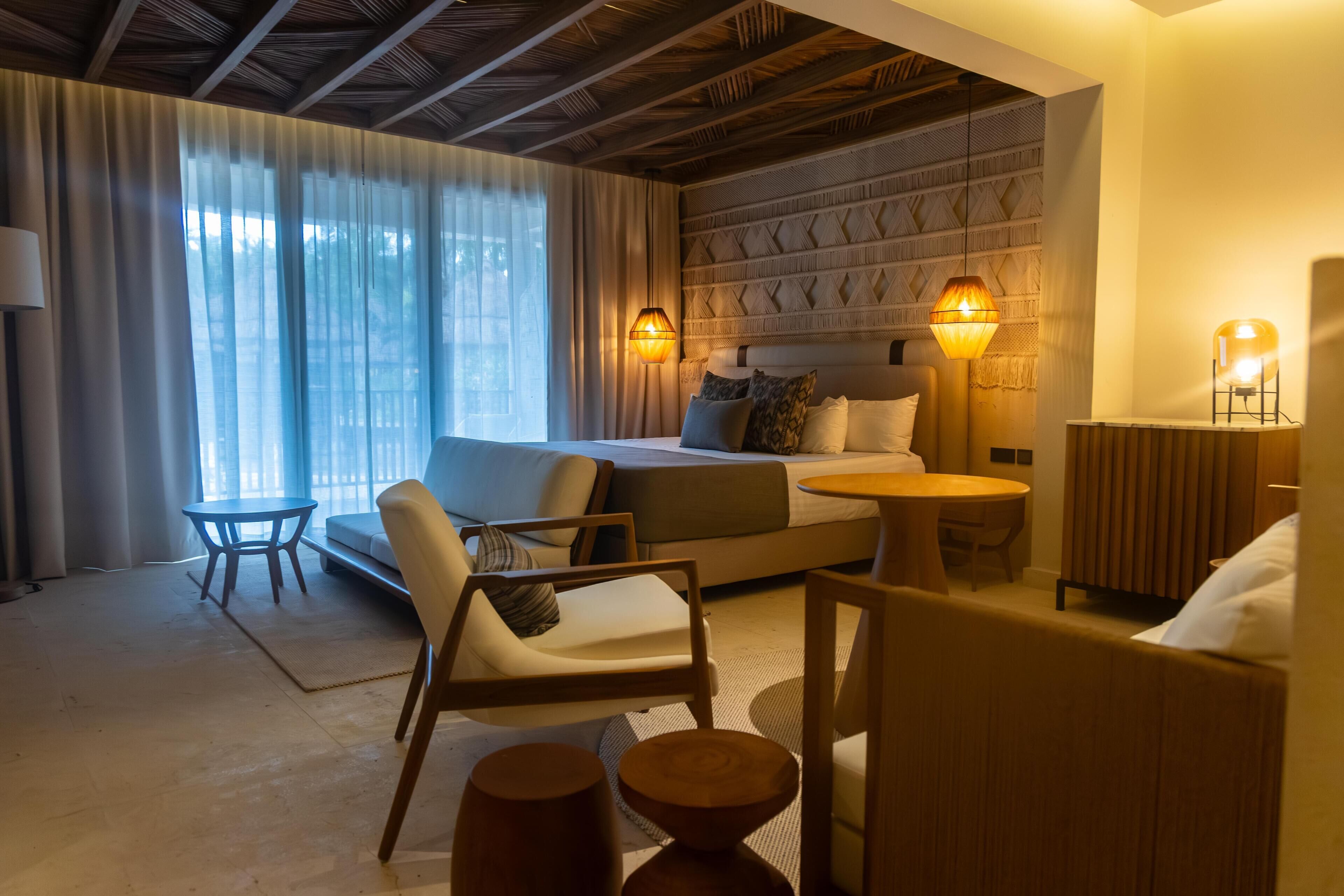 Suite with Bathtub and Outdoor Shower | Free minibar, in-room safe, desk, blackout curtains