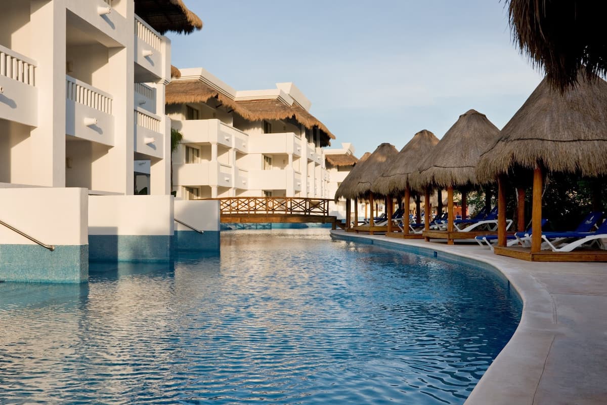 Deluxe Suite, Pool Access (with Bathtub, Pool View) | Vista desde la habitación