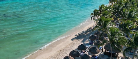 Plage, sable blanc, navette gratuite vers la plage, cabines gratuites