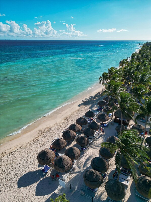 Plage, sable blanc, navette gratuite vers la plage, cabines gratuites