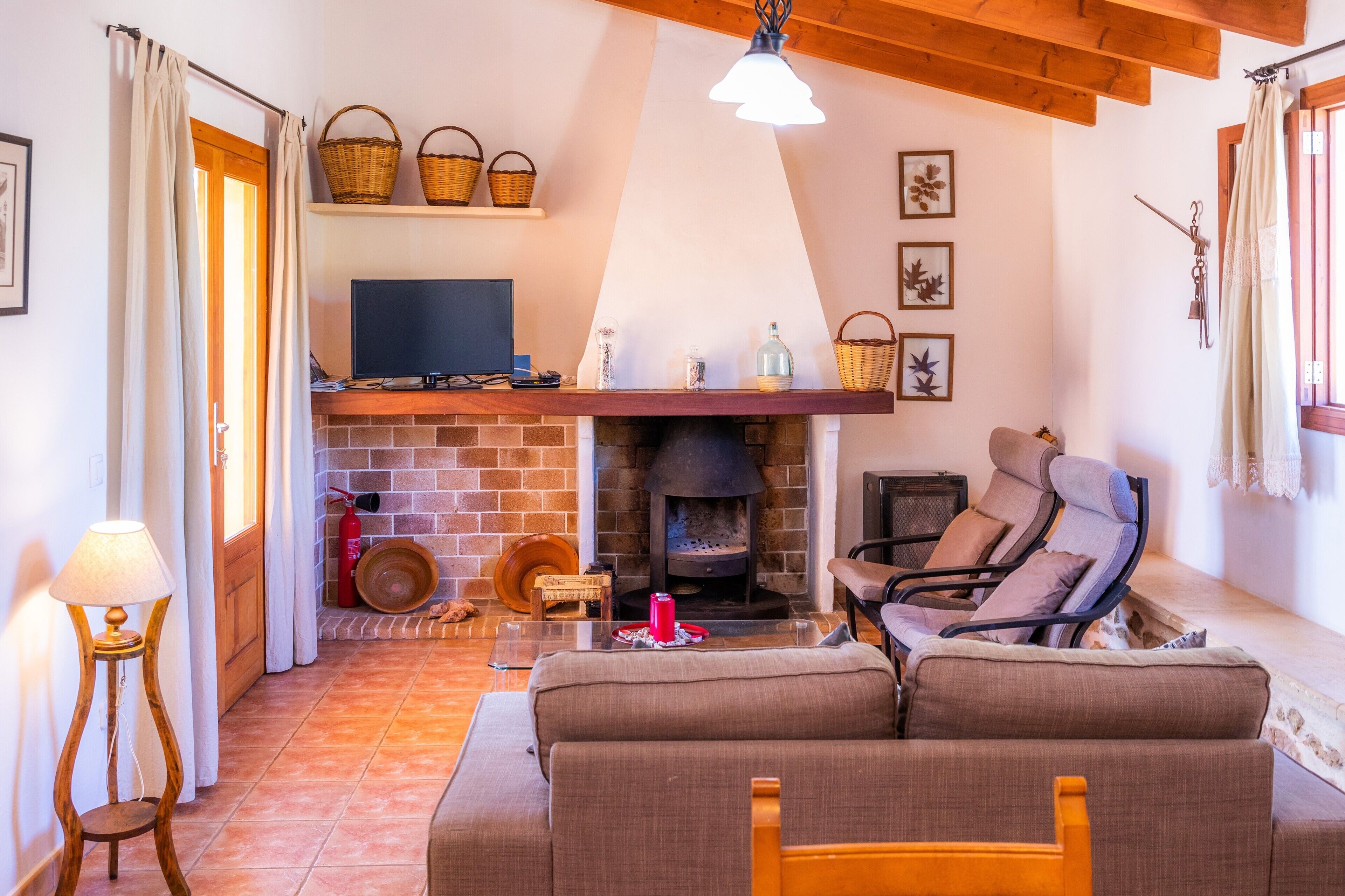 TV, fireplace, table tennis, stereo