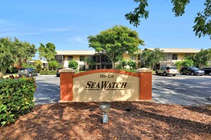 콘도, 킹사이즈침대 1개 및 소파베드 (Inland condo with pool and steps to b) | 숙박 시설 입구