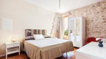 6 habitaciones, tabla de planchar con plancha y wifi gratis